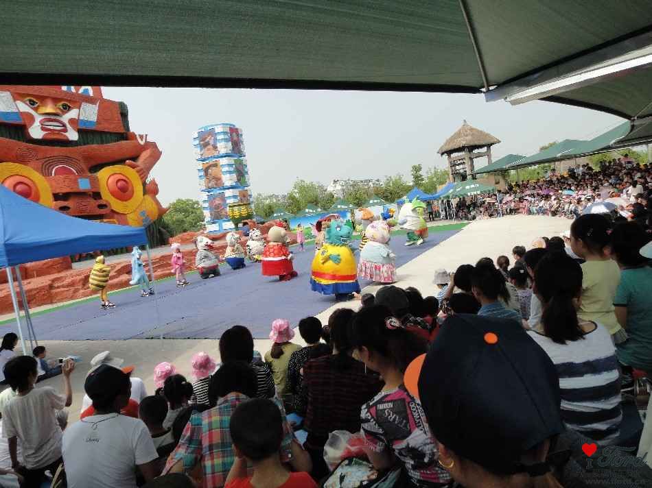 开始表演了.JPG