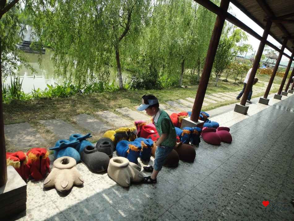 我家少爷很好奇呢呵呵.JPG