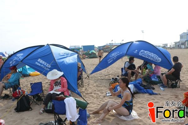 26车友们悠闲的海边假日.JPG