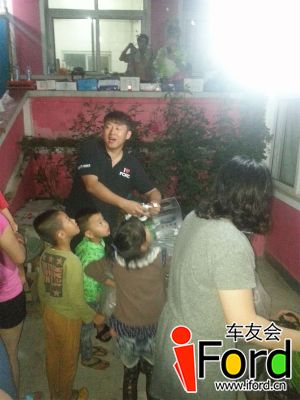 52每次活动的小朋友都是御用抽奖嘉宾！！孩子们给我抽个大奖啊~~！.jpg