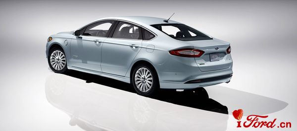 1781501_02-2013-ford-fusion-energi_thumb.jpg