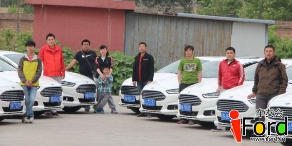 红色衣服的是死胖子枫光、王大壮、红狐、快乐一家、小巷、LUCK