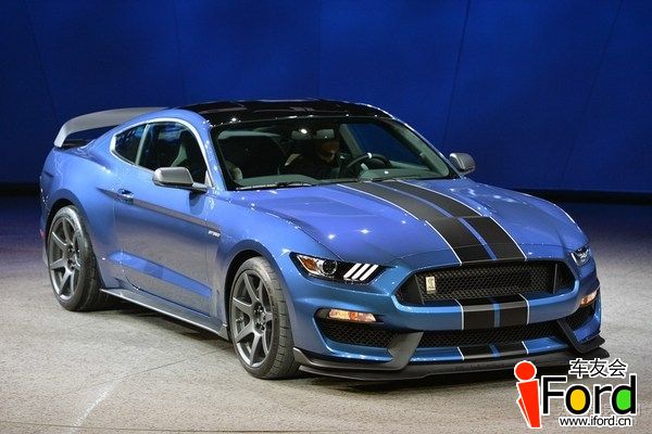 5779341_01-2016-shelby-gt350r-detroit-1_thumb.jpg