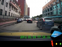 通缉2055  昌平少年宫路边  2012-06-04  两箱蓝福